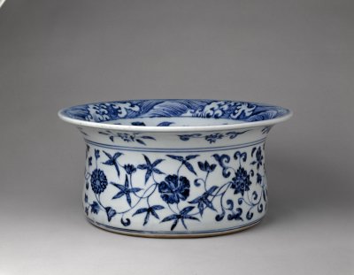 图片[1]-Blue and white basin with tangled branches-China Archive